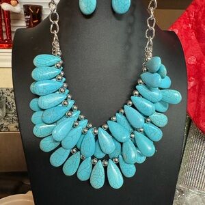 Paparazzi Turquoise and Silver Necklace Set
